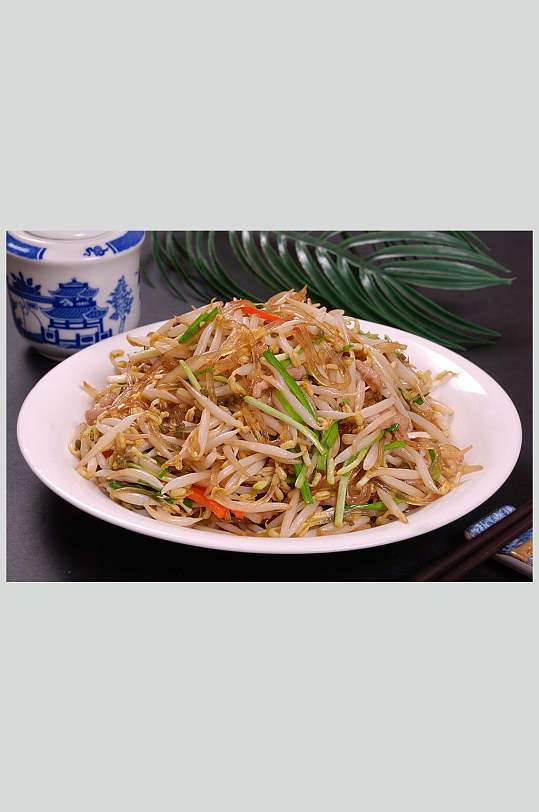 肉丝豆芽粉美食高清图片