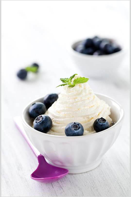 简约自然蓝莓冰淇淋图片摄影图