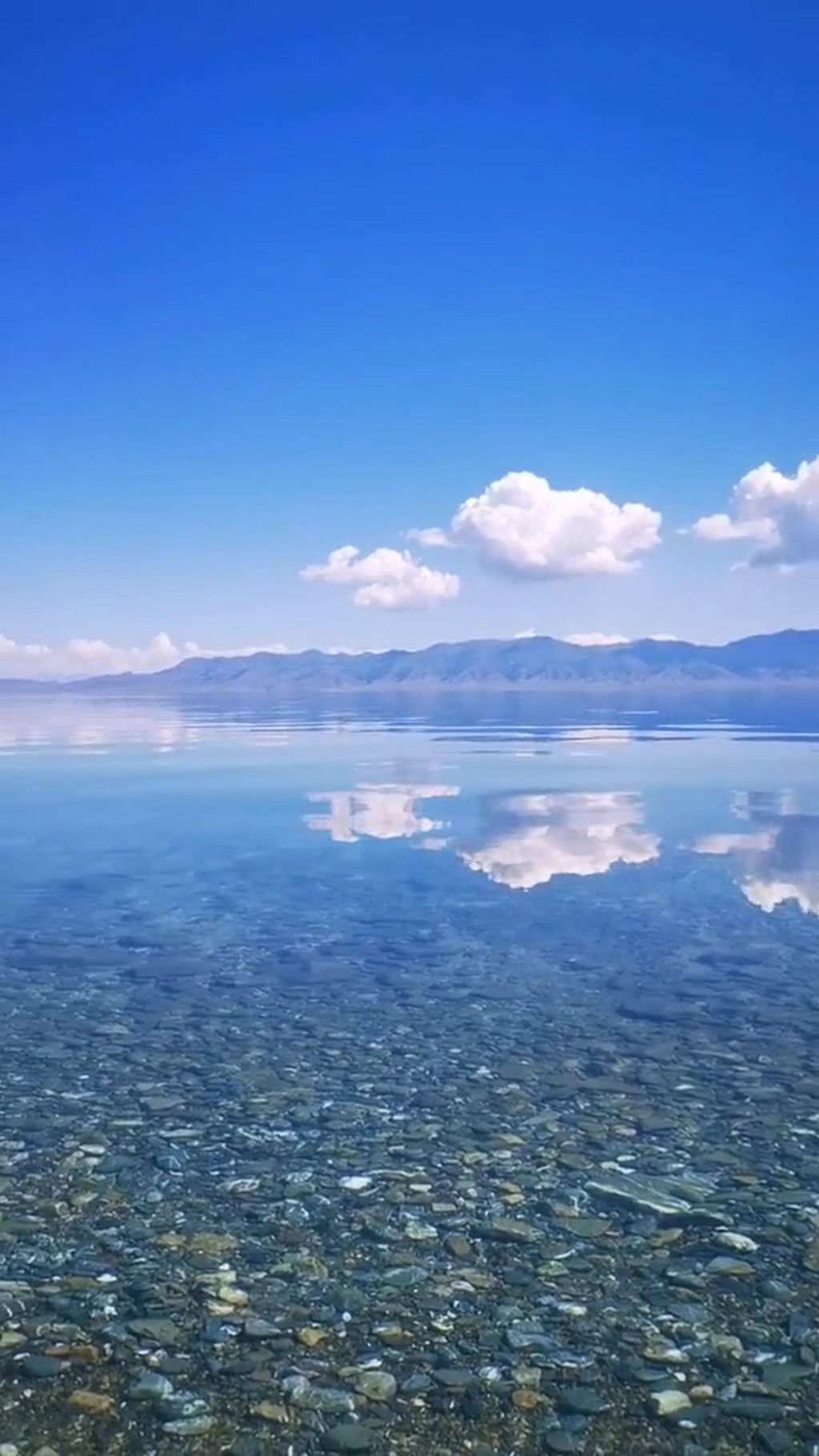 湖泊湖面唯美大自然风光风景自媒体实拍