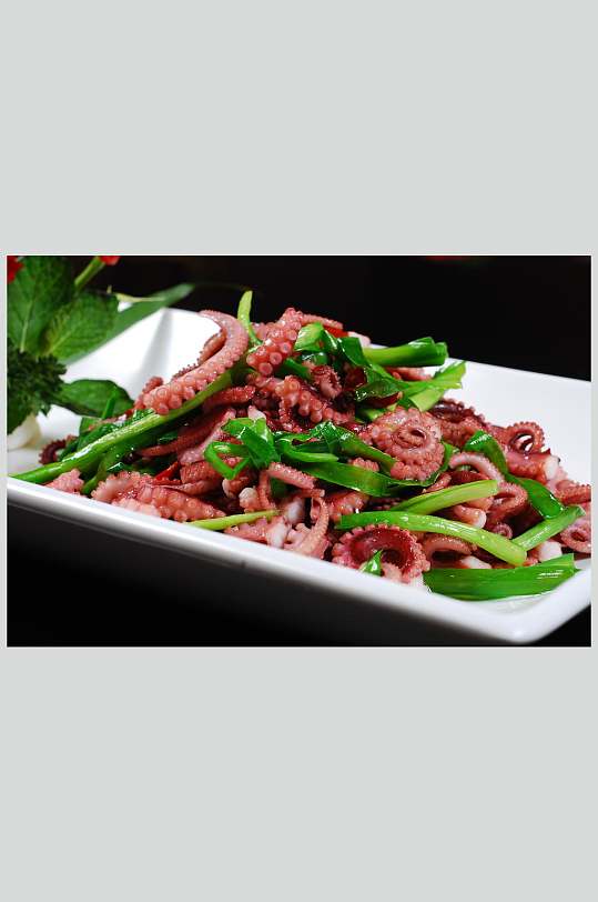 韭菜炒章鱼须美食高清图片