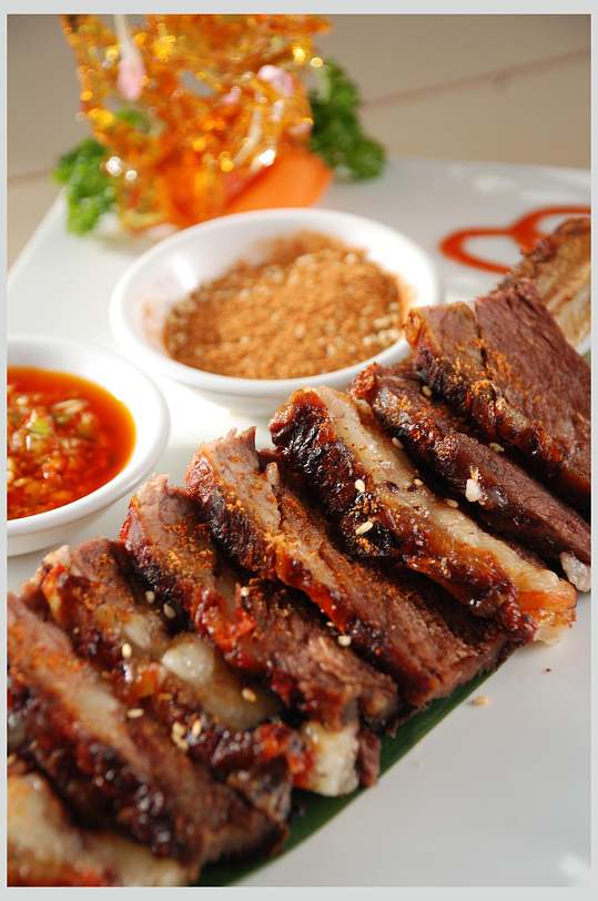 生烤牛肋骨