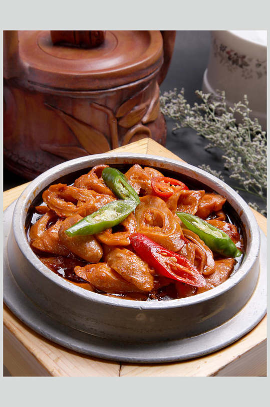 石锅香辣肥肠-众图网