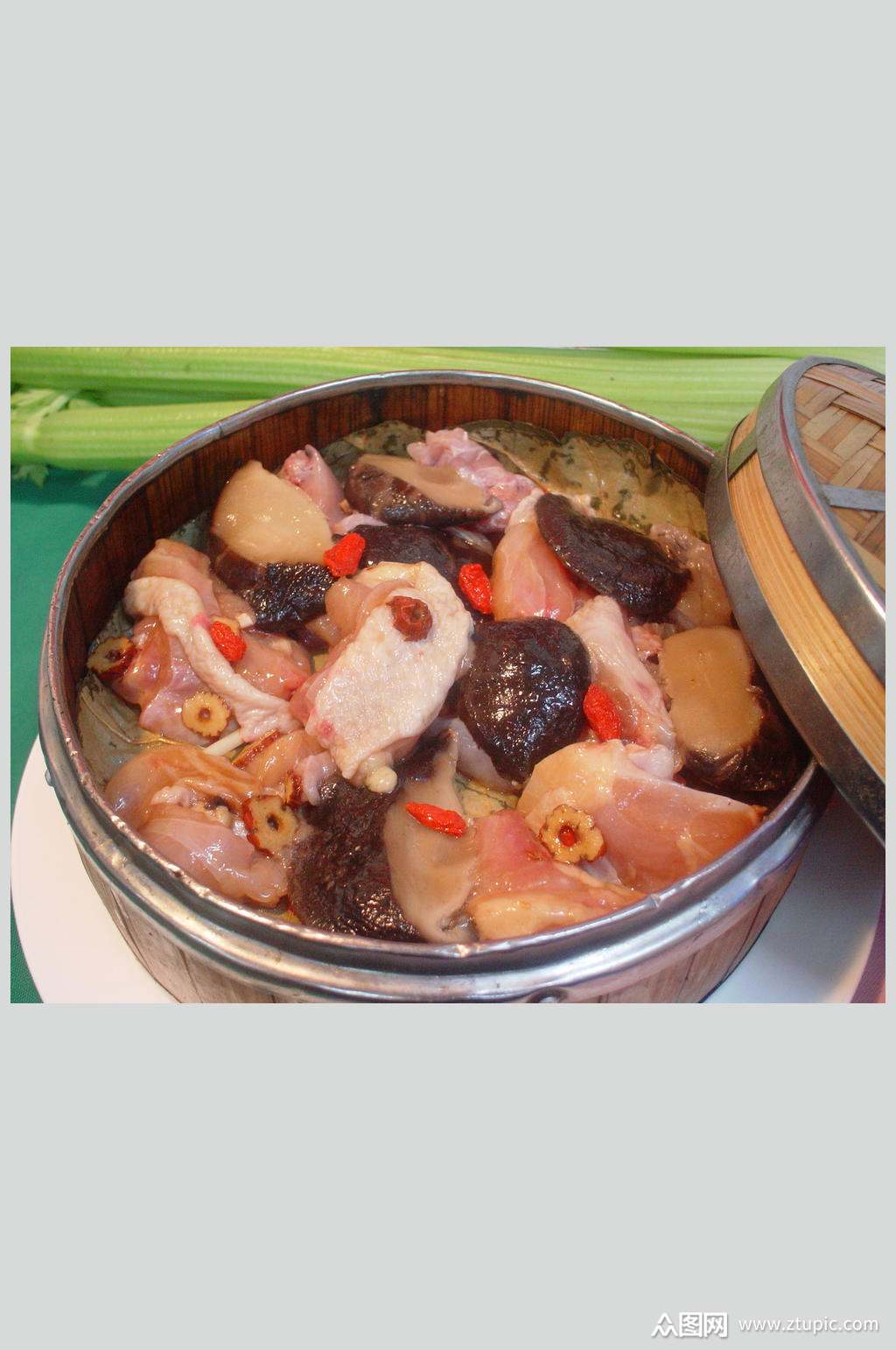 笼仔北菇蒸滑鸡