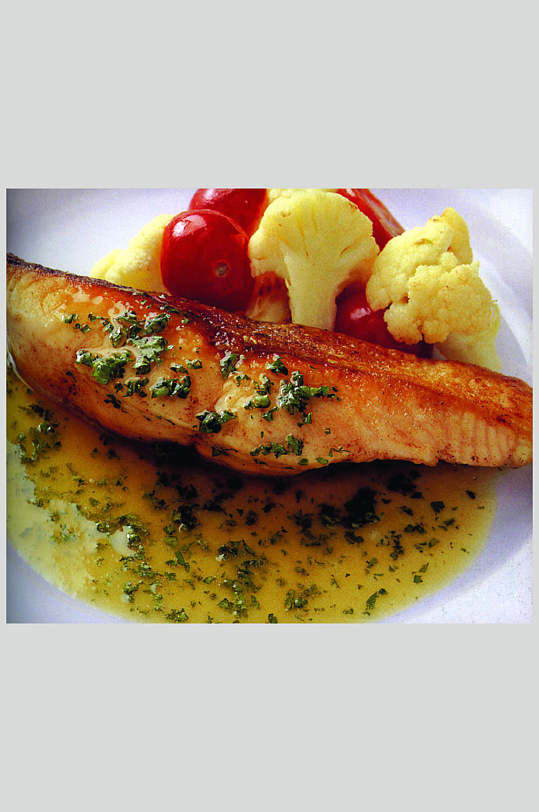 黄油香煎三文鱼柠檬汁