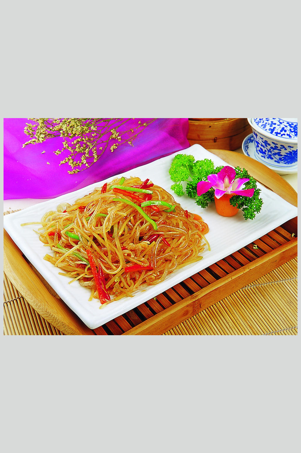 酸菜土豆丝炒粉条餐饮美食图片素材