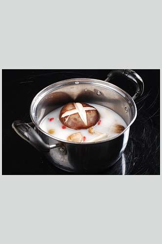 皇牛八珍菌王煲汤美食高清图片