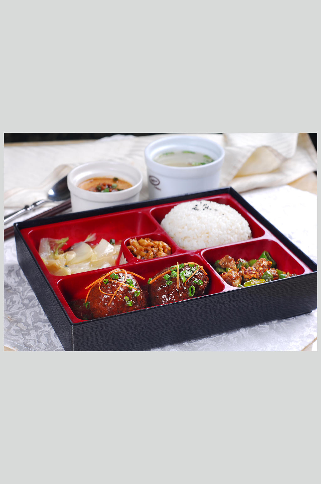 合餐-红烧狮子头饭素材