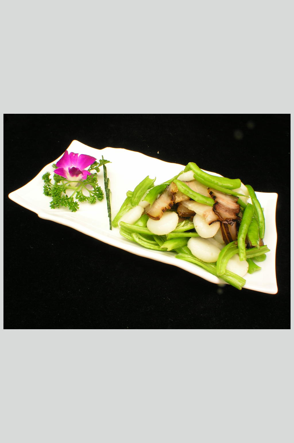 尖椒酱肉炒马蹄素材
