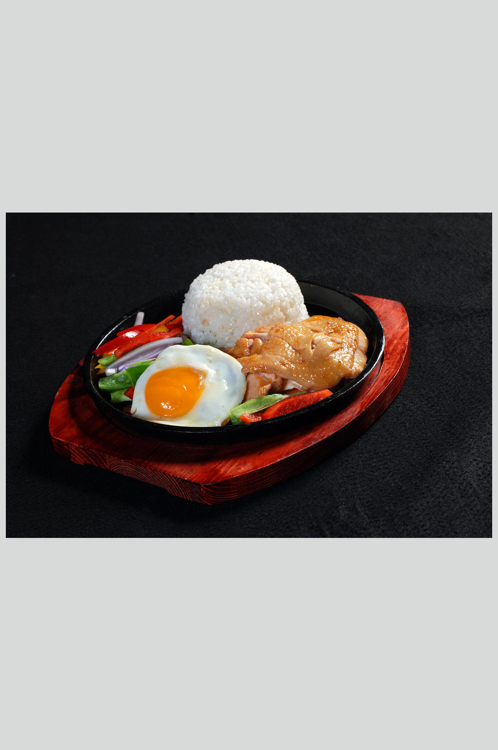 香辣鸡扒饭素材
