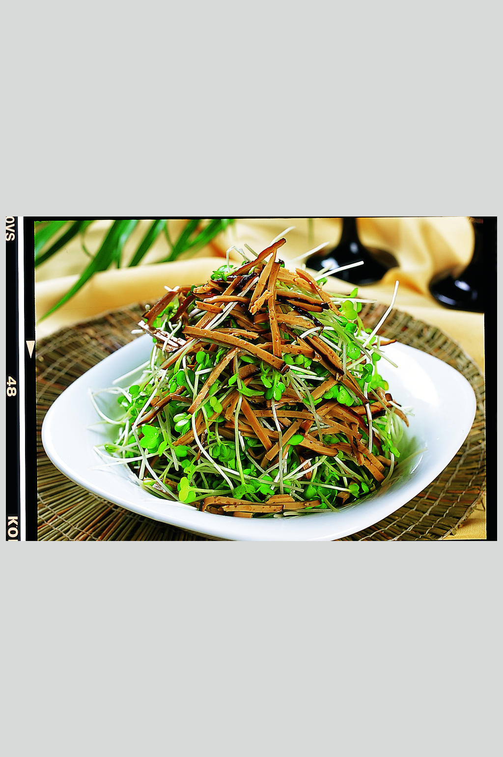 萝卜苗拌千层豆腐素材