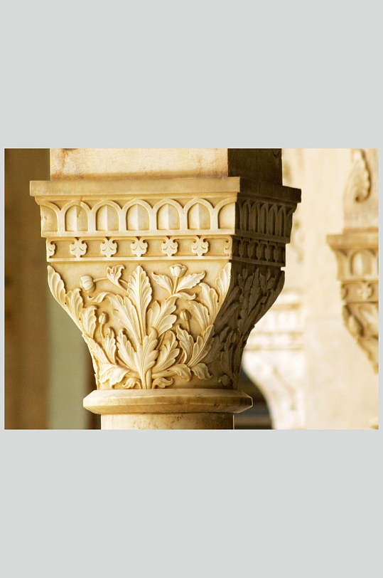 建筑柱子花纹特写摄影图