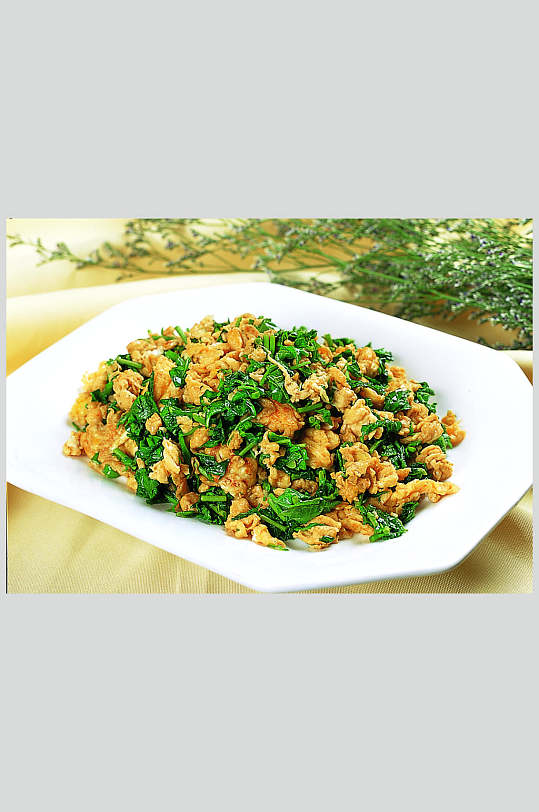 椿芽炒鸡蛋高清餐饮美食图片