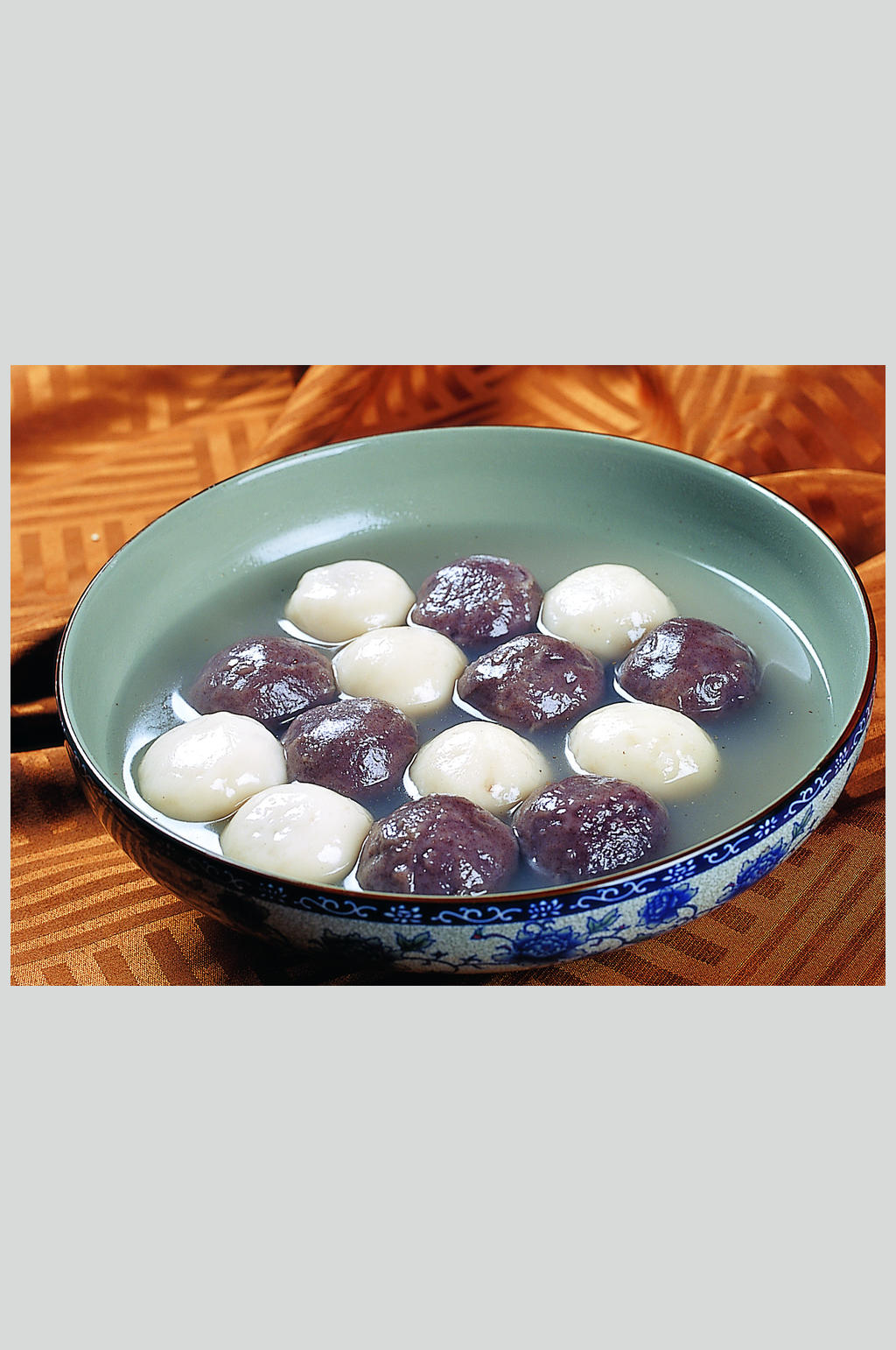 双色汤圆美食高清图片素材