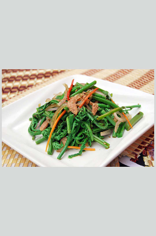 炒蕨菜高清图片