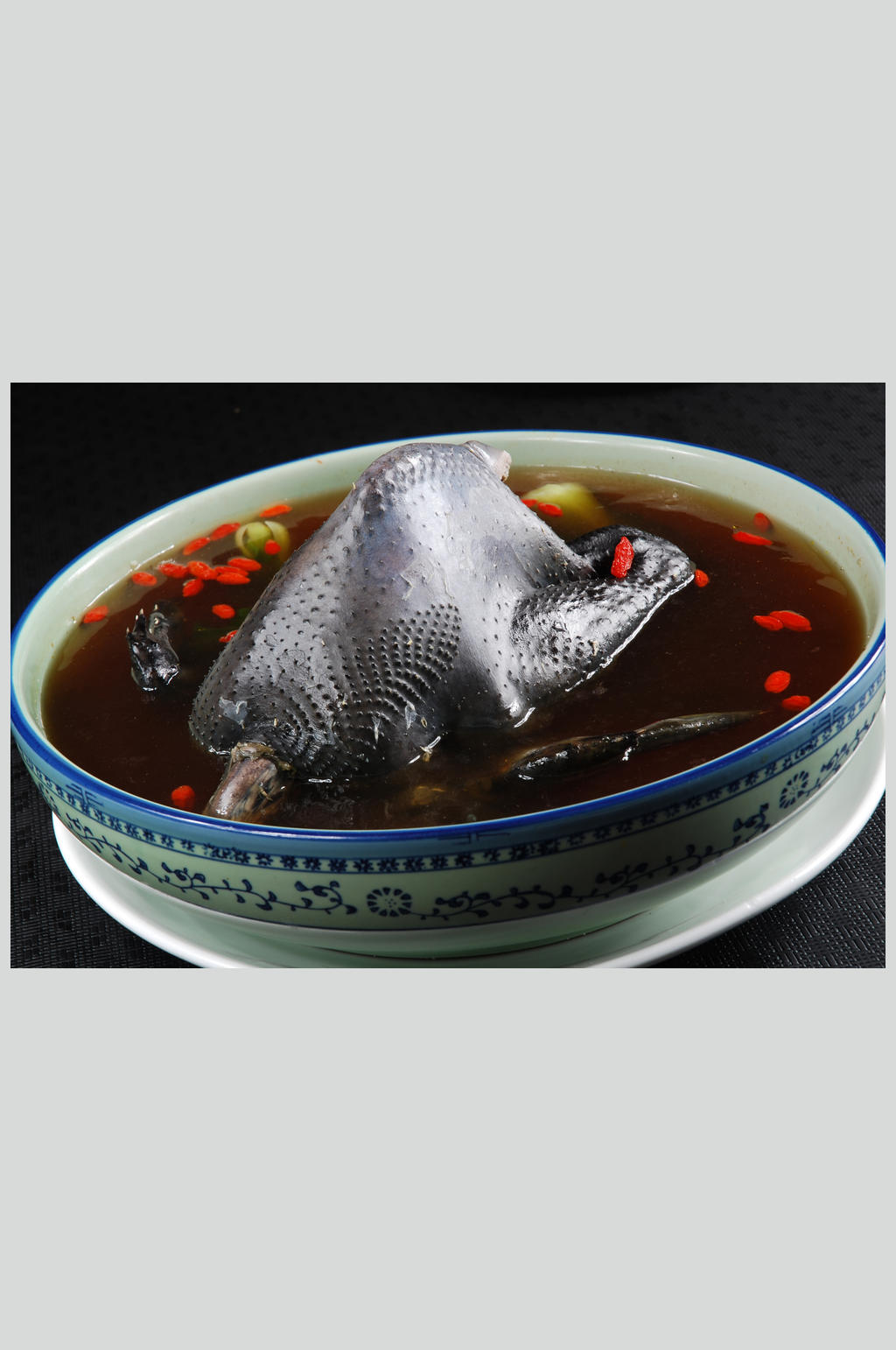 首乌乌鸡汤素材