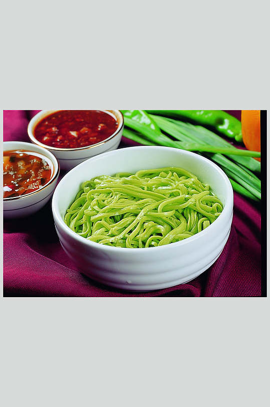 健康凉拌菠菜面