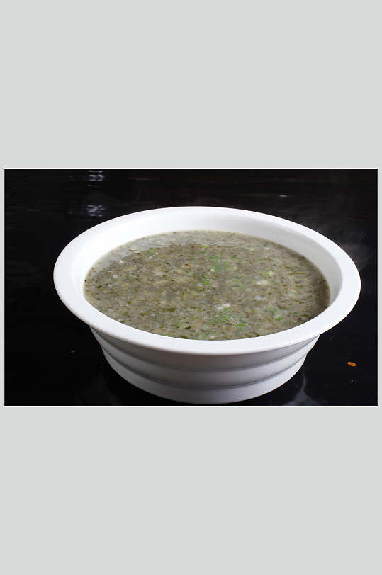腌菜汤美食图片