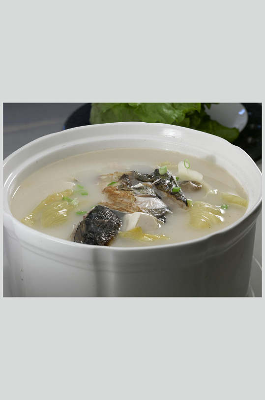 咸菜鱼头豆腐汤