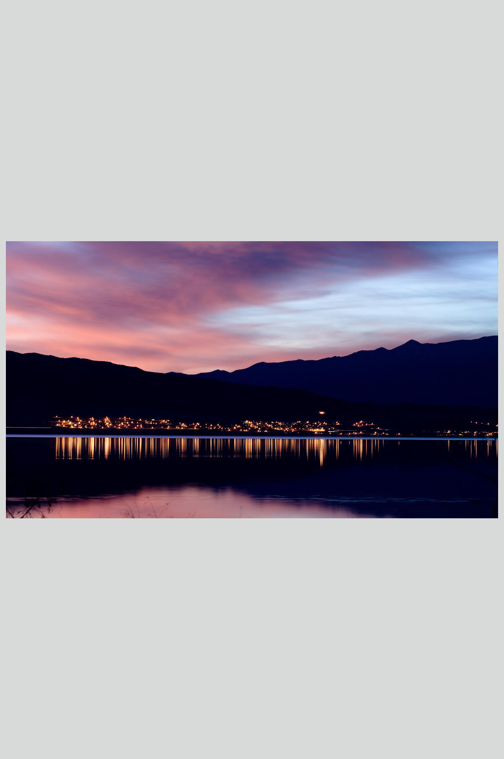 海边城市夜景摄影图素材