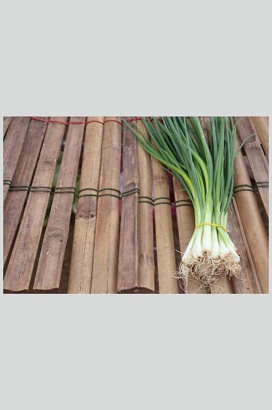 葱葱鲫鱼图片-葱葱鲫鱼素材下载-众图网