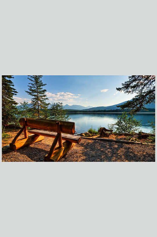 湖边椅子风景高清壁纸图片