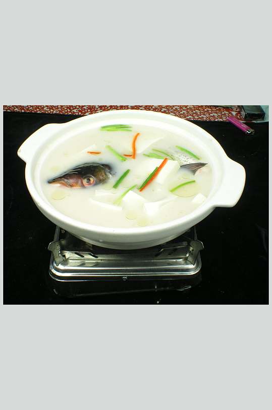 鱼头炖豆腐汤