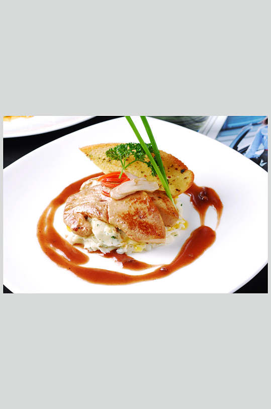 香煎法式鹅肝配红酒汁