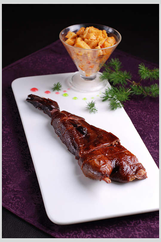 特色酱香鸭