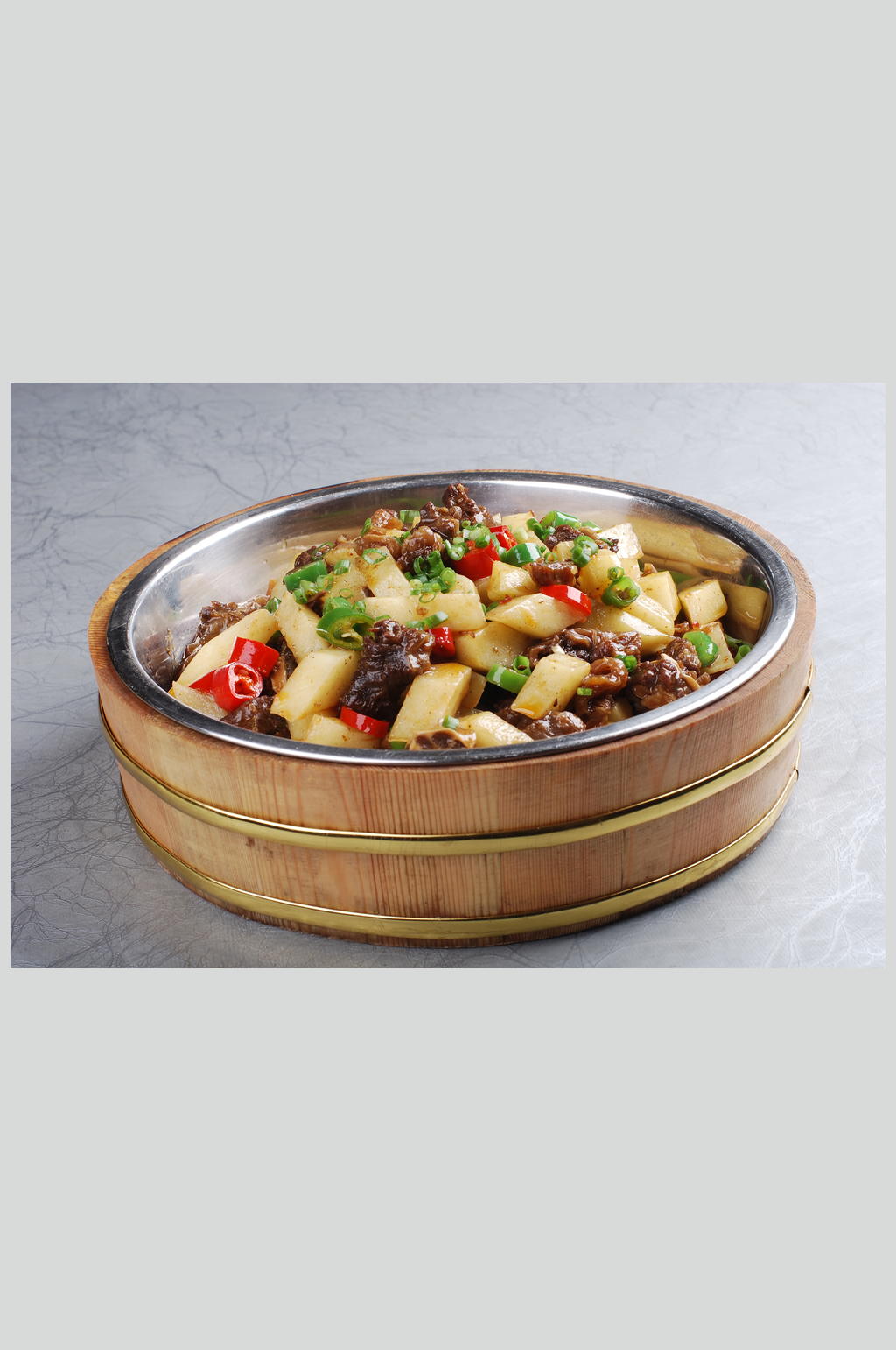 大盆牛腩烧土豆素材