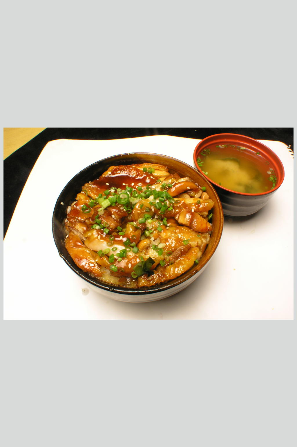 煎鸡肉盖饭素材