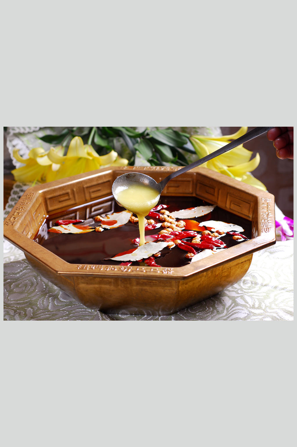 红汤土鸡油锅底素材
