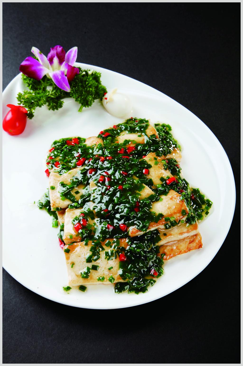 煎豆腐炒韭菜素材