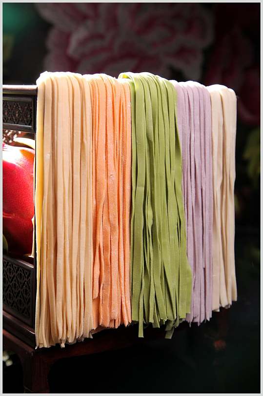 五彩面美食图片