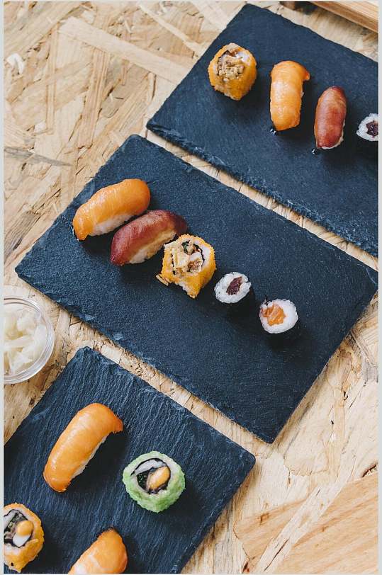 黑色盘寿司日式料理海报