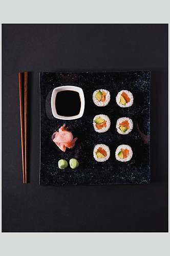 寿司美食日系黑底高级小卷视觉摄影图