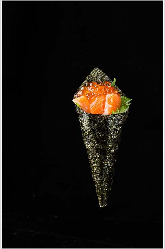 寿司美食黑底摄影视觉三文鱼手卷免抠背景
