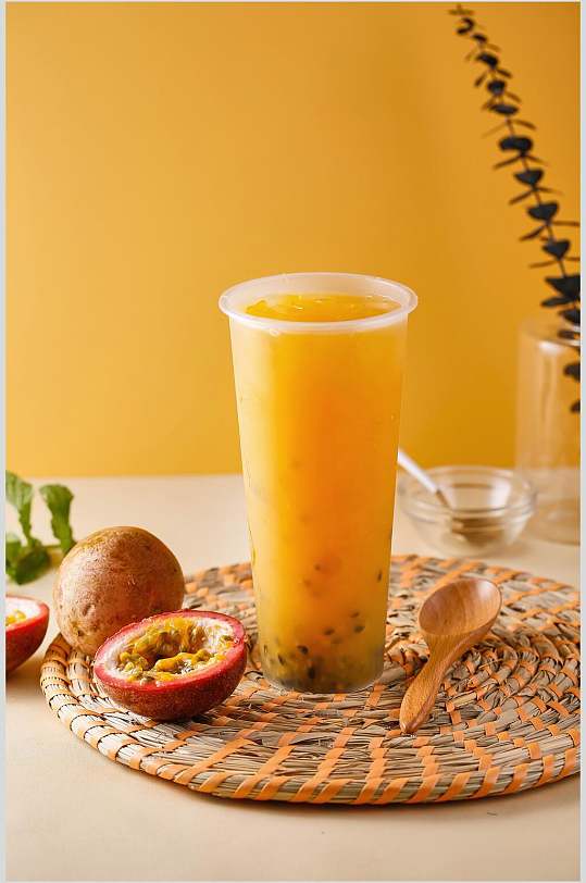 新鲜百香果汁