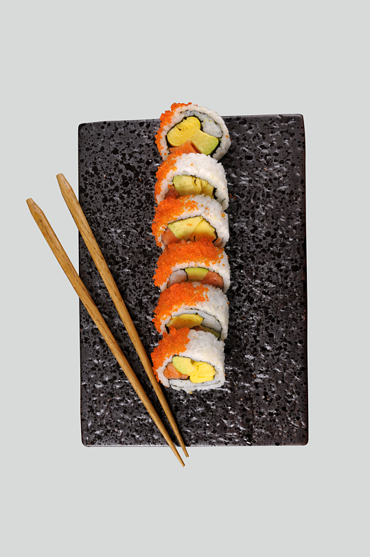 日式料理鱼籽寿司卷