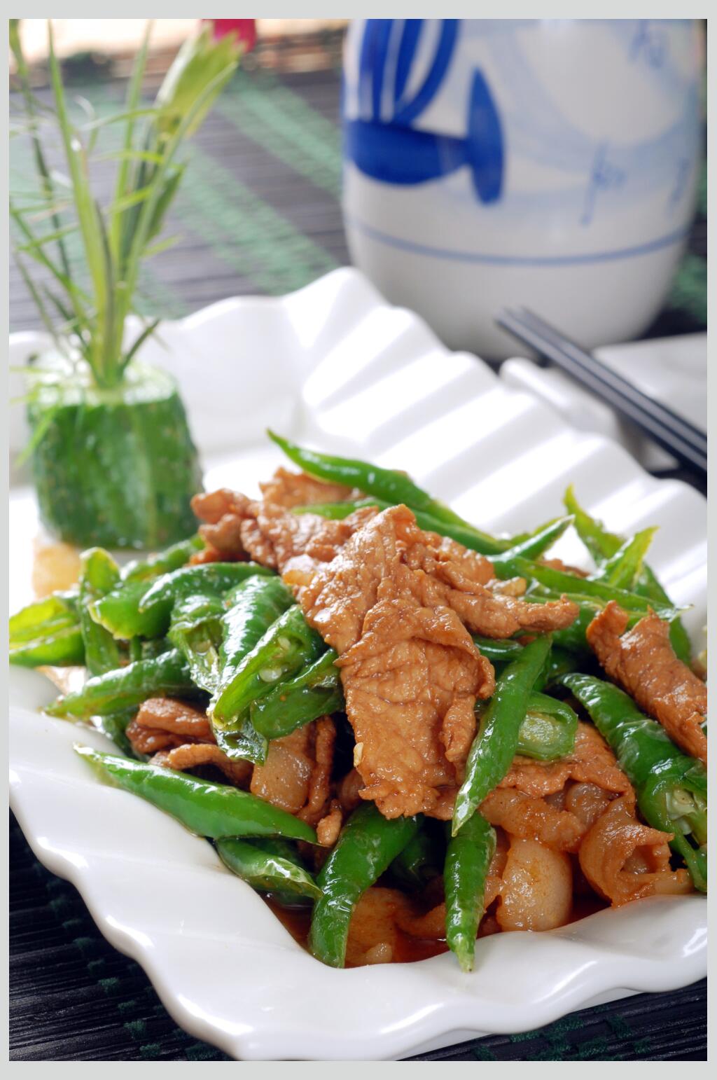 五花肉炒黄椒素材