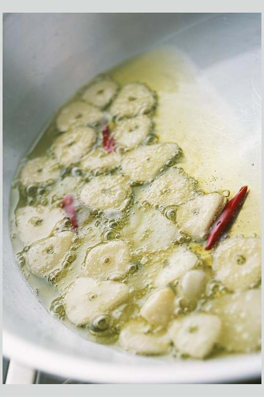 炸蒜片美食图片