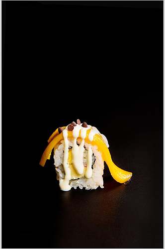 寿司美食黑底高级芒果里卷特写影图
