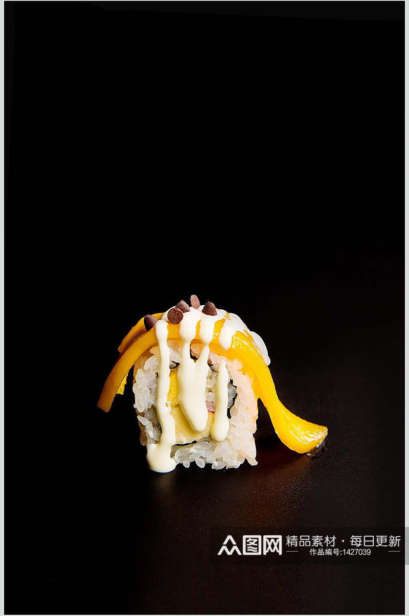 寿司美食黑底高级芒果里卷特写影图素材