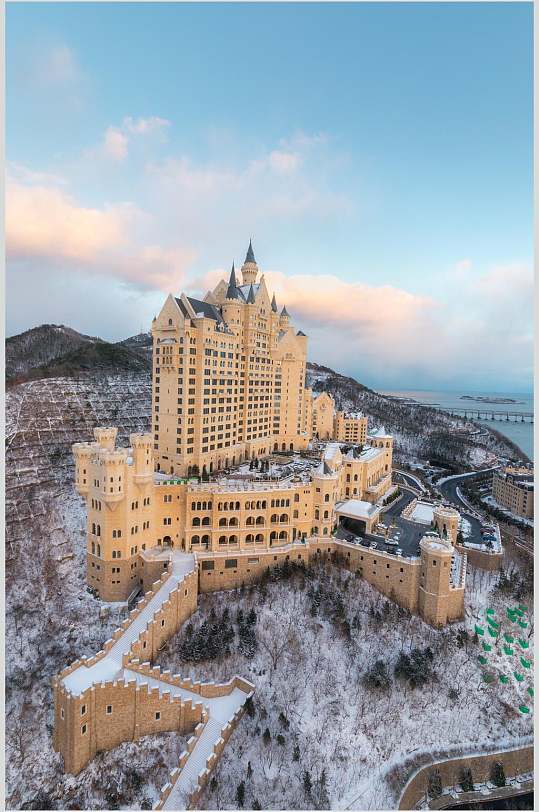大连城堡酒店雪景照片素材