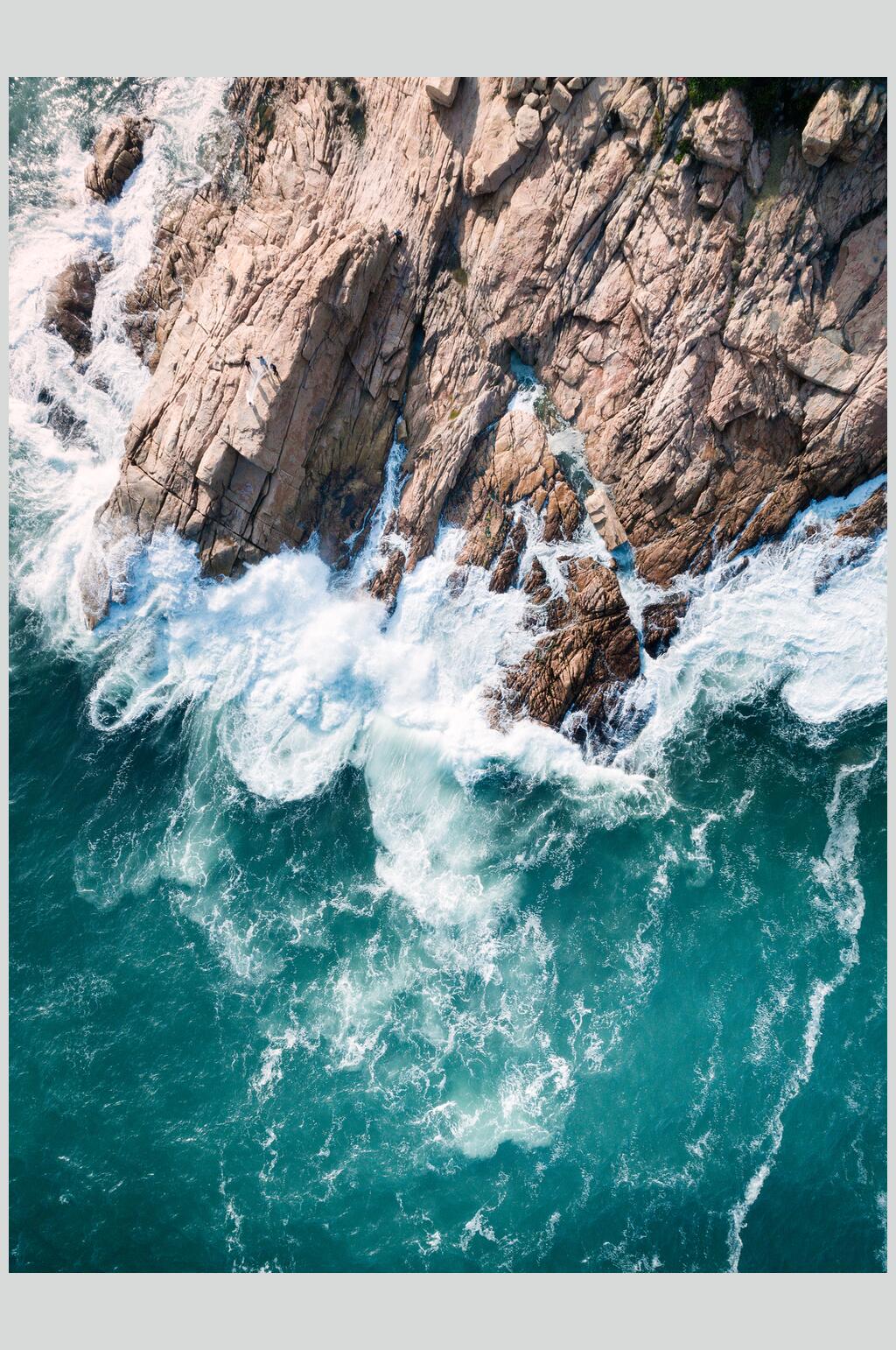 波涛汹涌的海边岛屿高清图片素材