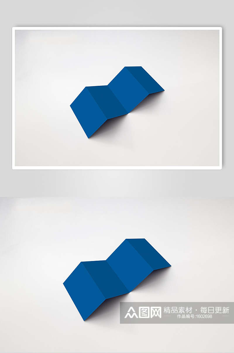蓝色简约个性四折页样机效果图素材