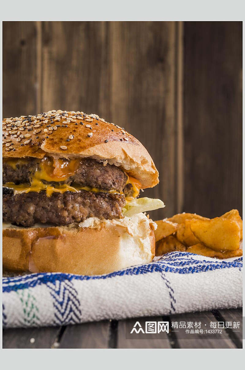 巨无霸蔬菜牛肉汉堡美食摄影图素材
