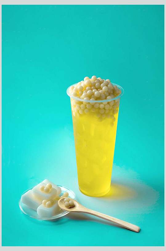 海蓝色光效啵啵果汁美食摄影图