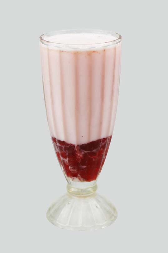 草莓椰子奶超清摄影图