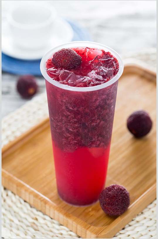 杨梅饮品果茶玫红色摄影图