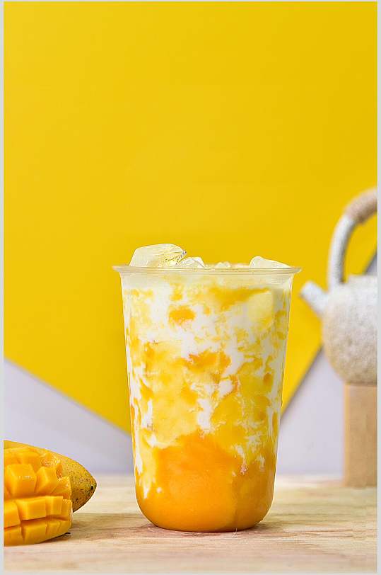 芒果牛奶冰沙美食摄影图